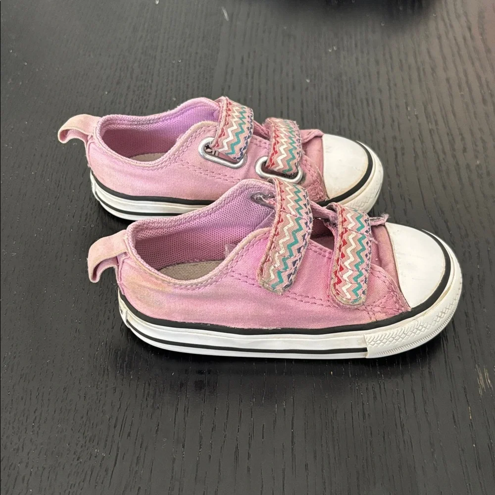 Converse Infant/ Toddler All-Stars in Pink and Zig Zag Baby Size 6